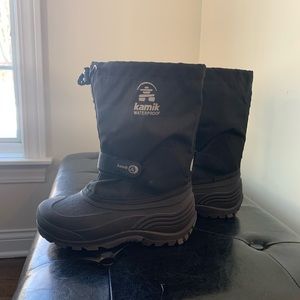 Kamik youth snow boots size 5